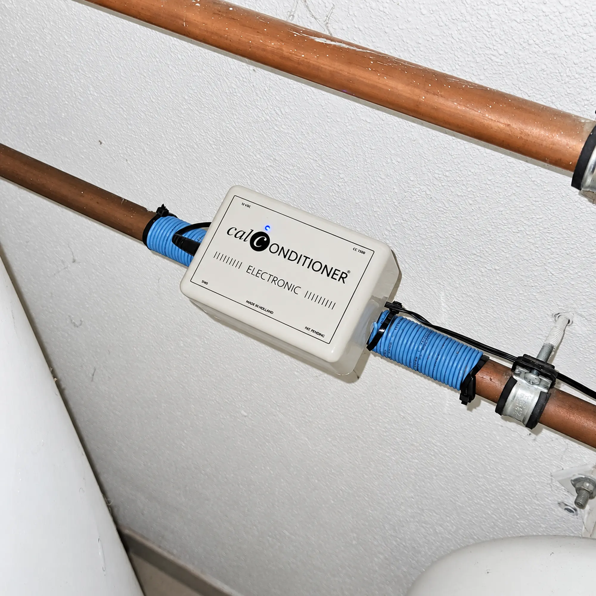 Calconditioner CC1500 installato su un tubo dell’acqua in rame