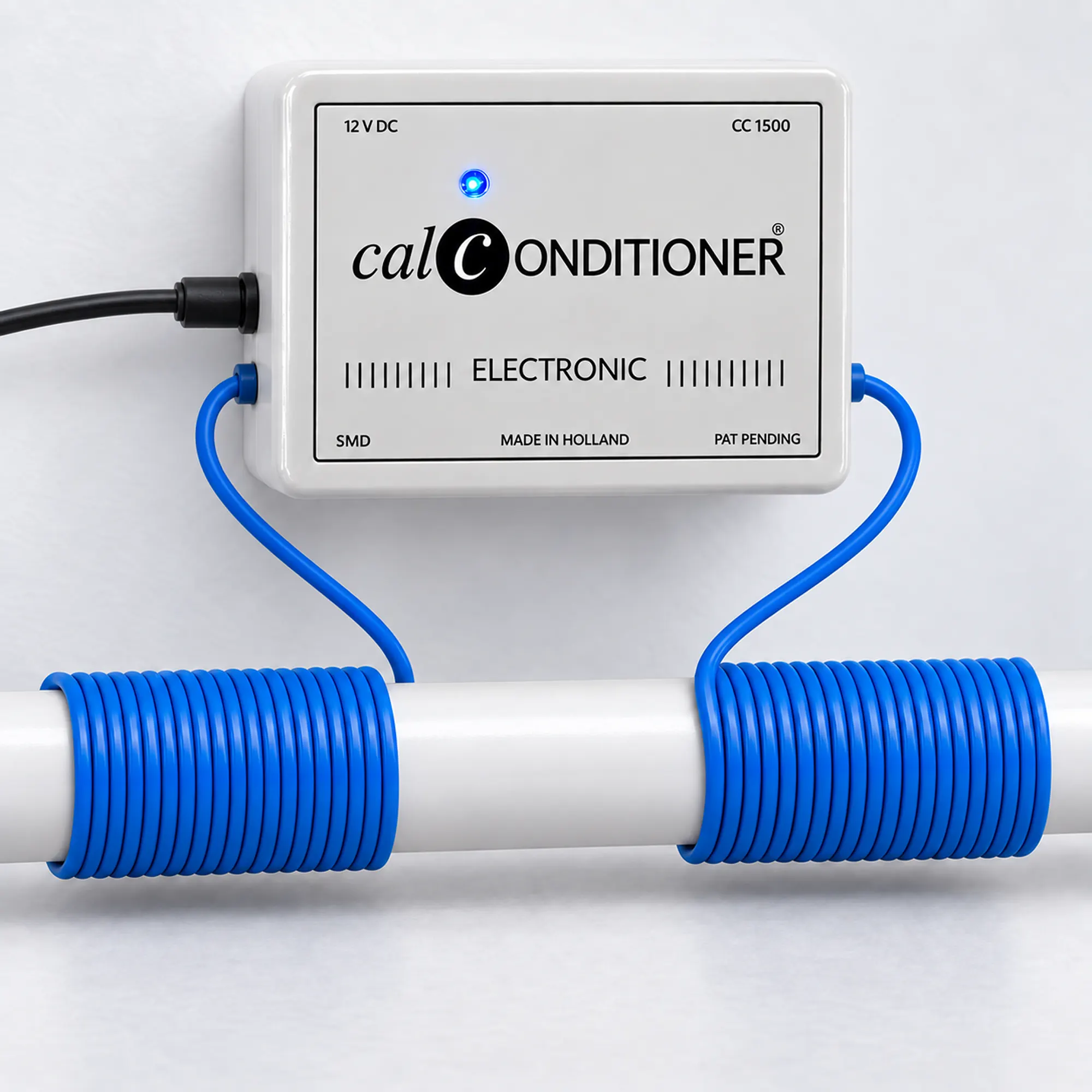 Calconditioner CC1500 installato su un tubo dell’acqua in plastica