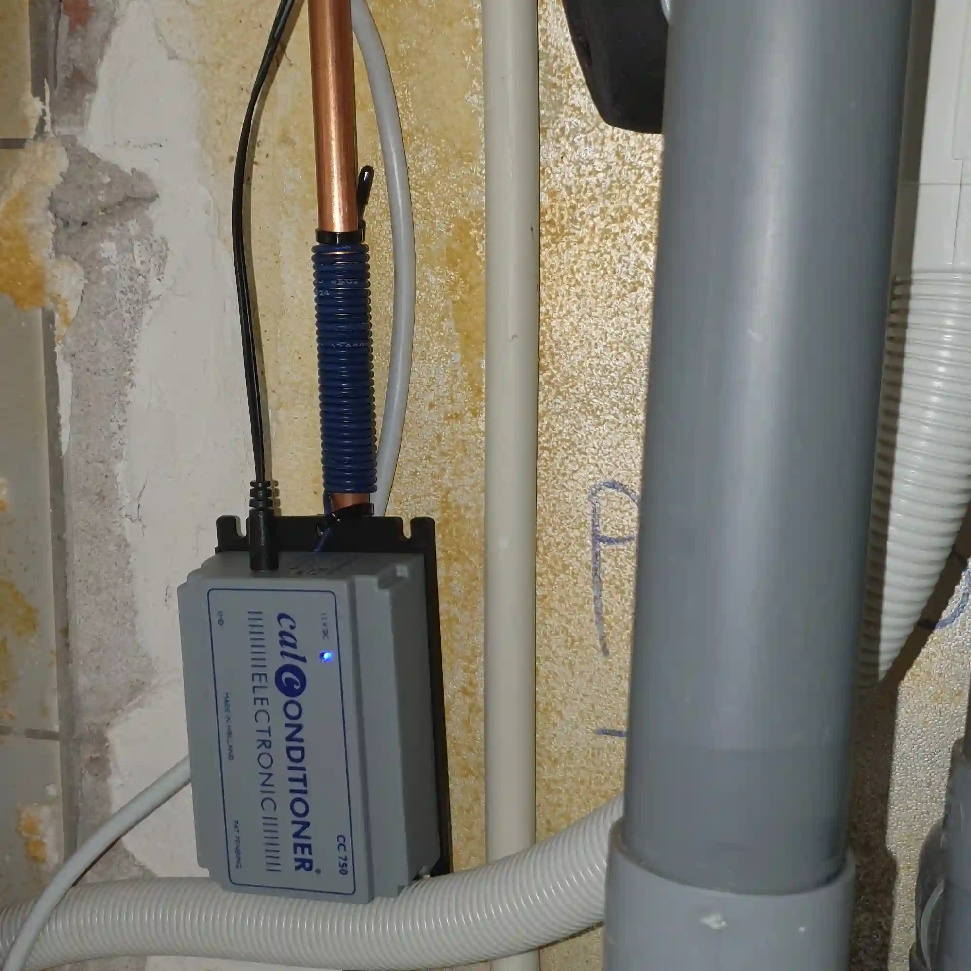 Calconditioner CC750 installato su un tubo dell’acqua in rame
