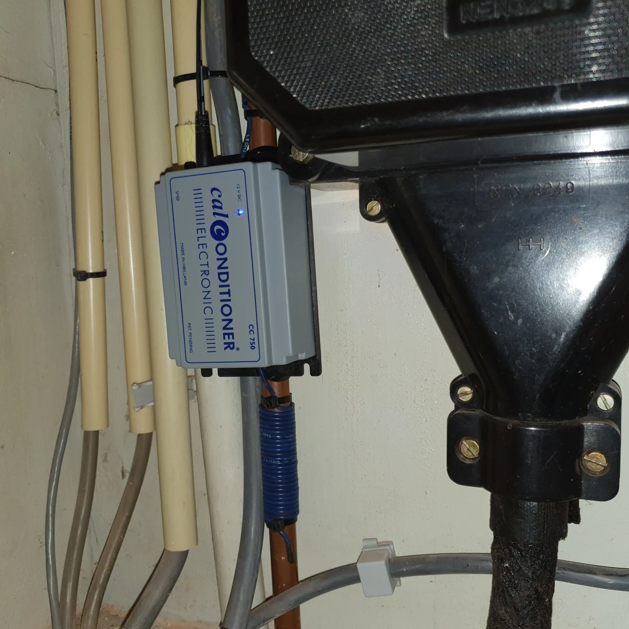 Calconditioner CC750 installato su un tubo dell’acqua in rame