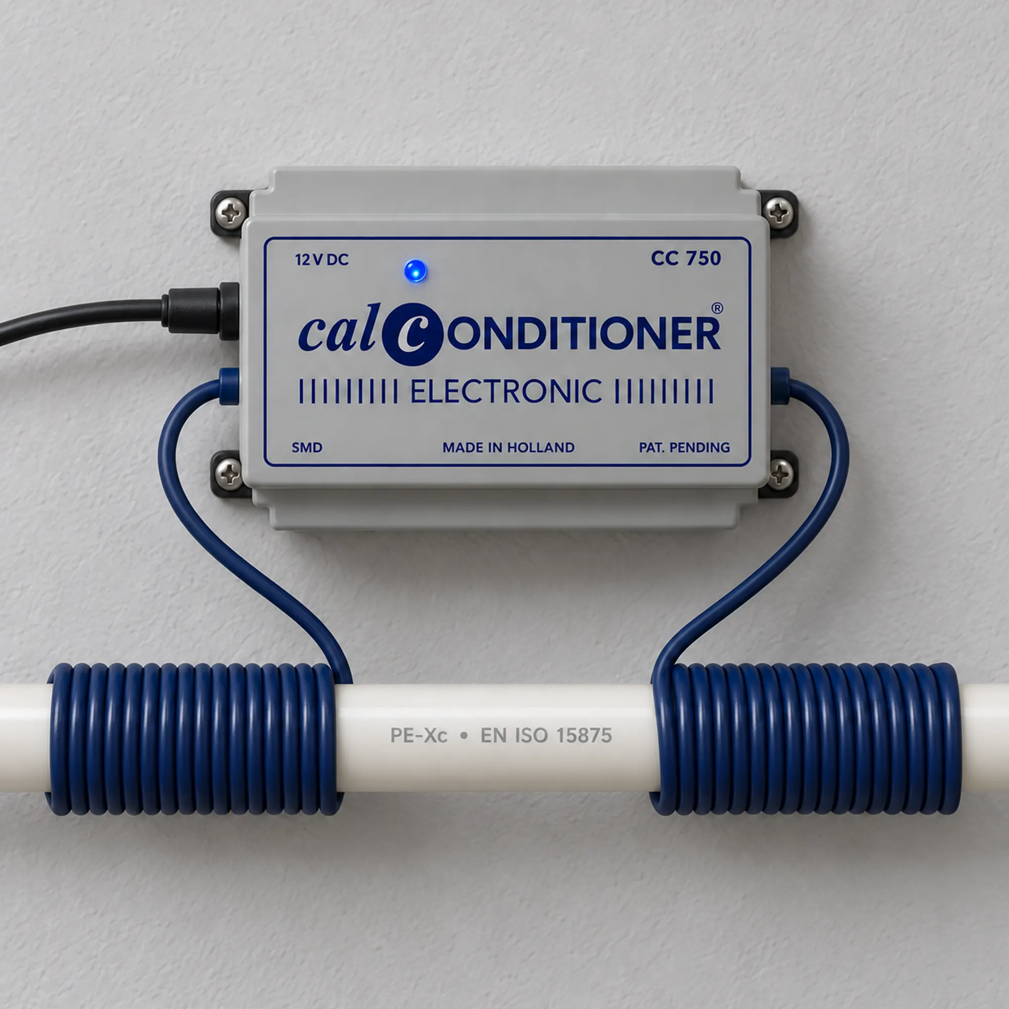 Calconditioner CC750 installato su un tubo dell’acqua in plastica